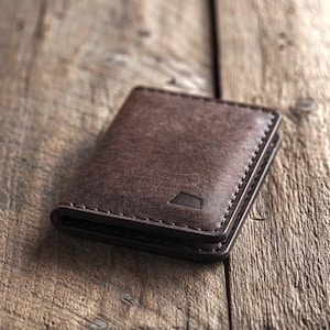 Cartera Ranch / Tarjetero de cuero hecho a mano con cuero italiano de grano completo curtido vegetal / Cartera marrón para hombre hecha en Finlandia