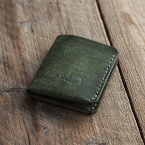 Traveler's Wallet | Green leather wallet | Design wallet | Bi-fold wallet | Minimalist wallet | Travel wallet | Made in Finland