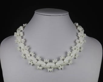 Vintage White frosted glass necklace * Glass beads Jewelry * Estate jewelry * Mad Men mod * jewelry for the Bride