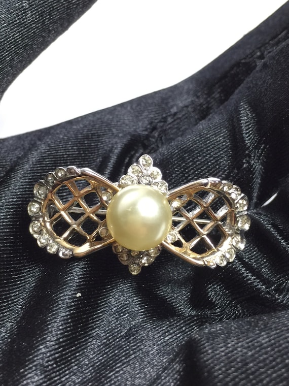 Vintage Designer Brooch * REJA * beaded Rhinestone