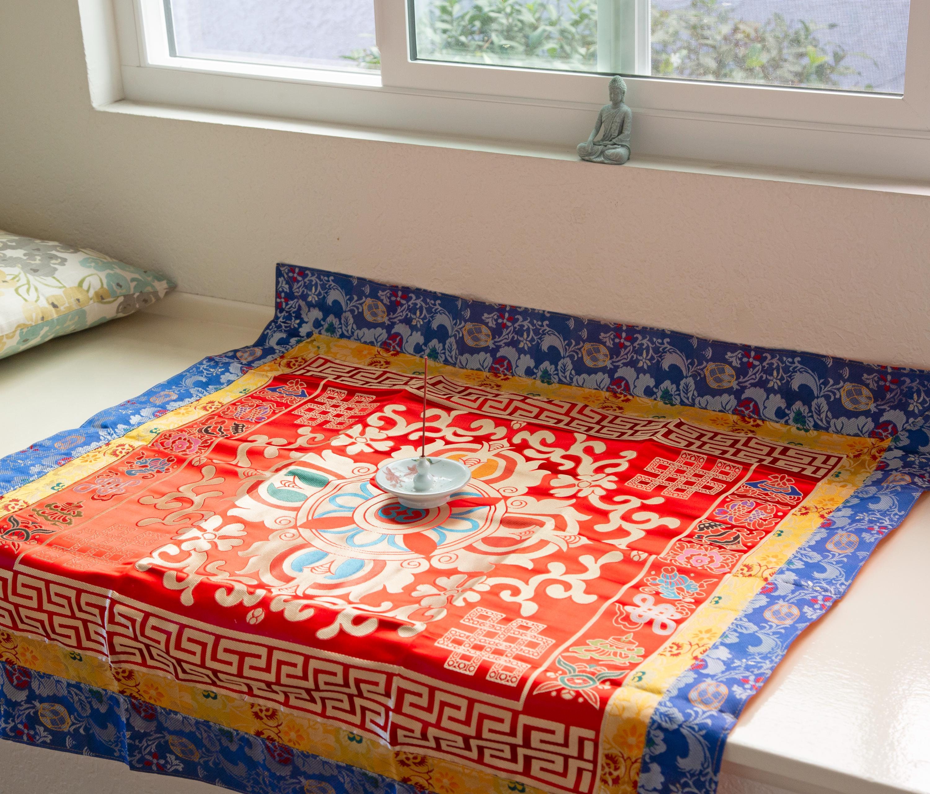 オトガ 華ヤカ ランチョン 勇様 5枚 Multi-color Ashtamangala Vajra Silk Brocade Altar Cloth, Tibetan