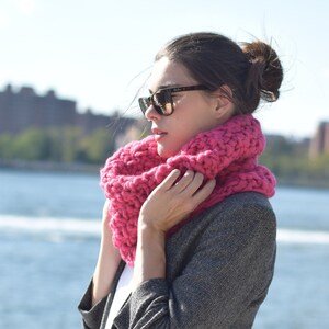 Infinity Bulky Pink Scarf Knit Cowl Neck Warmer Knitted Magenta Cowl Snood Circle Scarf Knit Scarf Infinity Scarf Snood Hooded Chunky Scarf