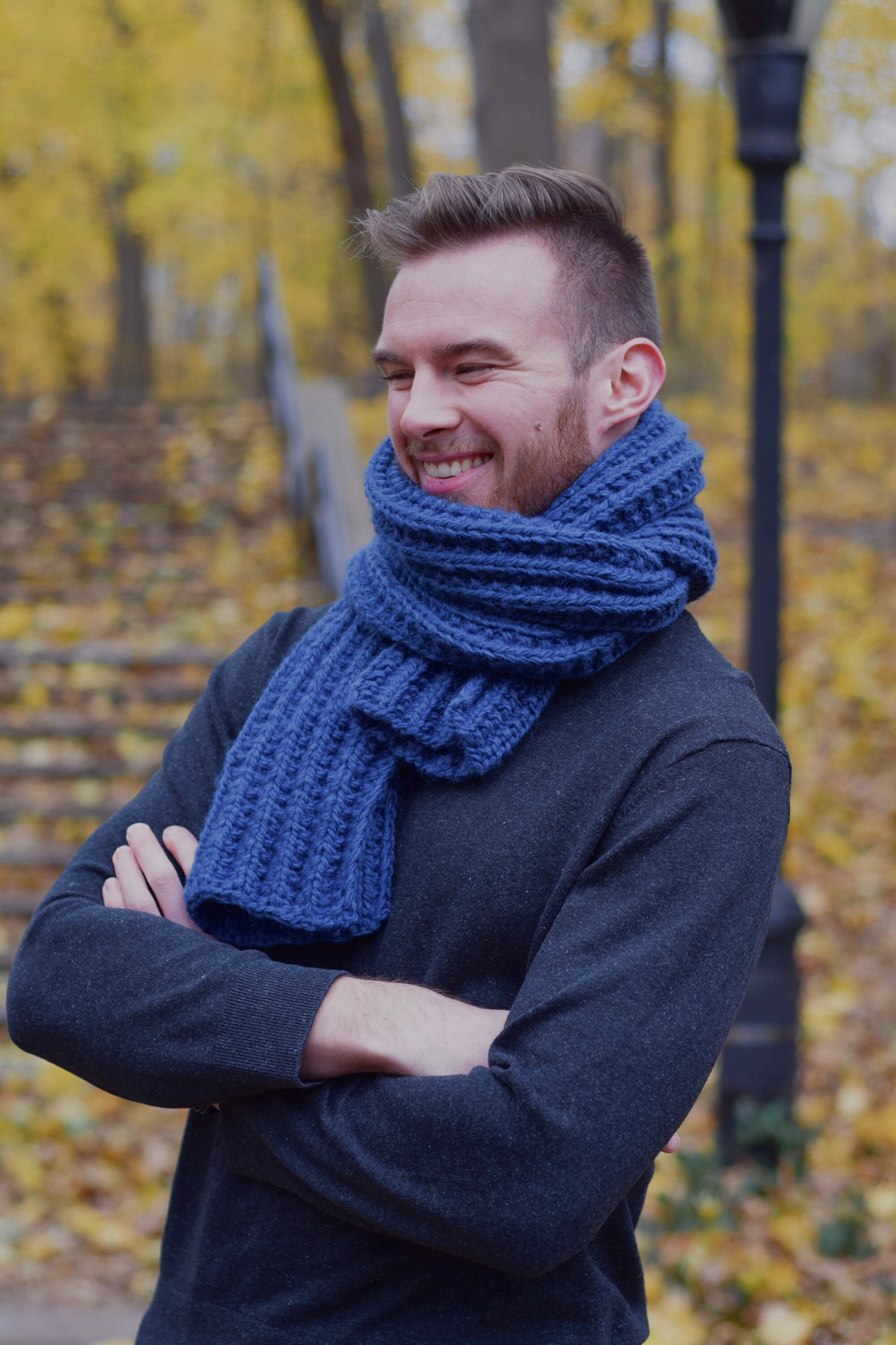 Sciarpa Uomo Invernale In Misto Lana 6% - Motivo A Rombi Blu Scuro E Arancione, 180x30 Cm, Morbida E Calda, Stile Urbano, Regalo Di Natale - 2