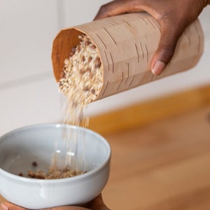 Cereal box made of birch bark - with lid in mint