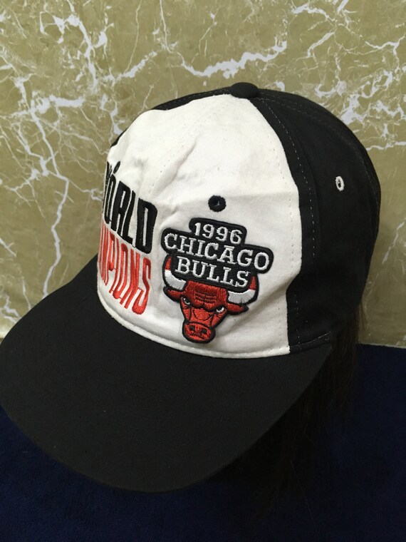 90sビンテージ　NBA CHICAGO BULLS STARTERキャップ Vintage 1998 Chicago Bulls NBA Champions Starter Locker Room