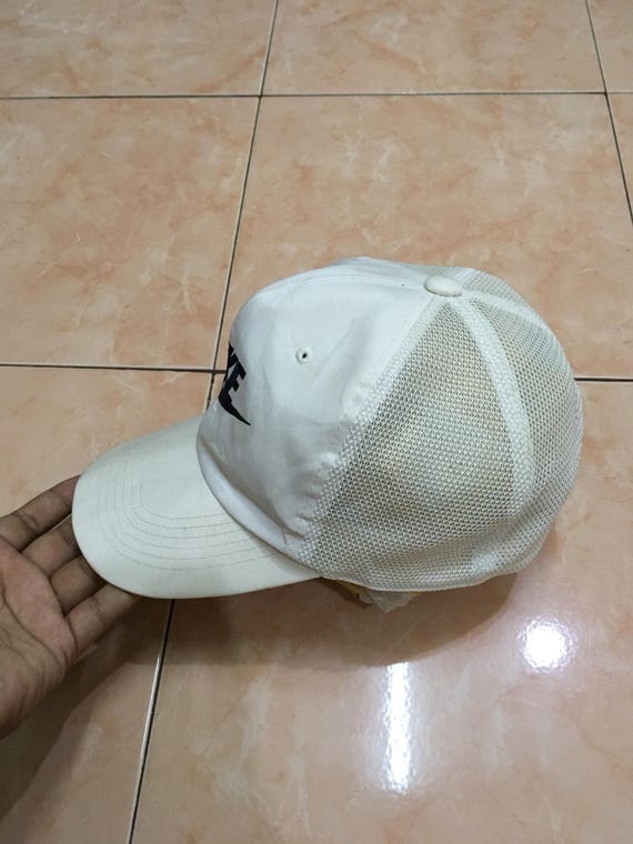 nike cap white colour