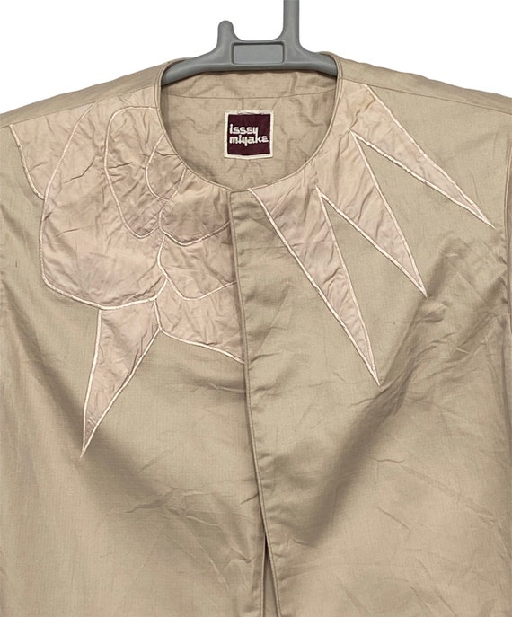 70s Vintage ISSEY MIYAKE Cropped Buttoned Tweed Jacket Made 70s Vintage ISSEY MIYAKE Cropped Buttoned Tweed Jacket Made