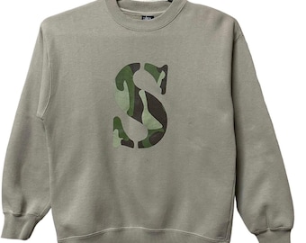 【レアデザイン M】ステューシー 刺繍ロゴ ラスタ モックネック スウェット レア ステューシー / ヴィンテージ ステューシー ラスタ / コラボ