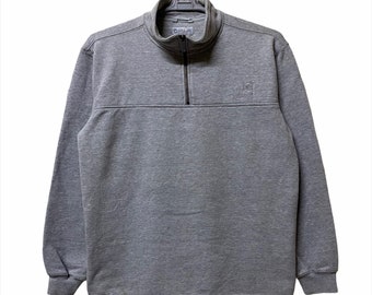 Chaqueta Carhartt vintage con cremallera media y logo pequeño, color gris, talla mediana.