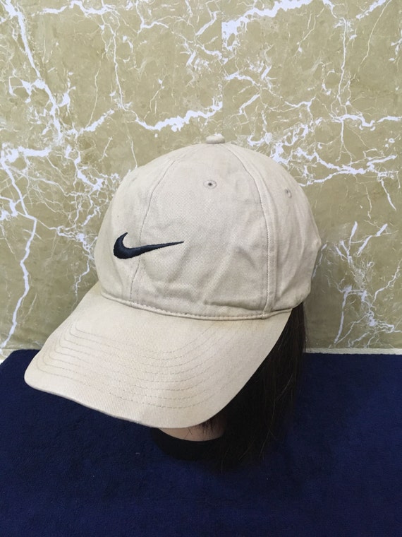 Cream nike hat hotsell