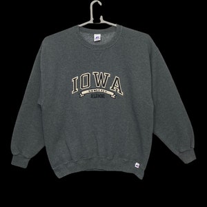 Vintage Iowa hawkeyes alumni university sweatshirts embroidered logo grey colour Large size