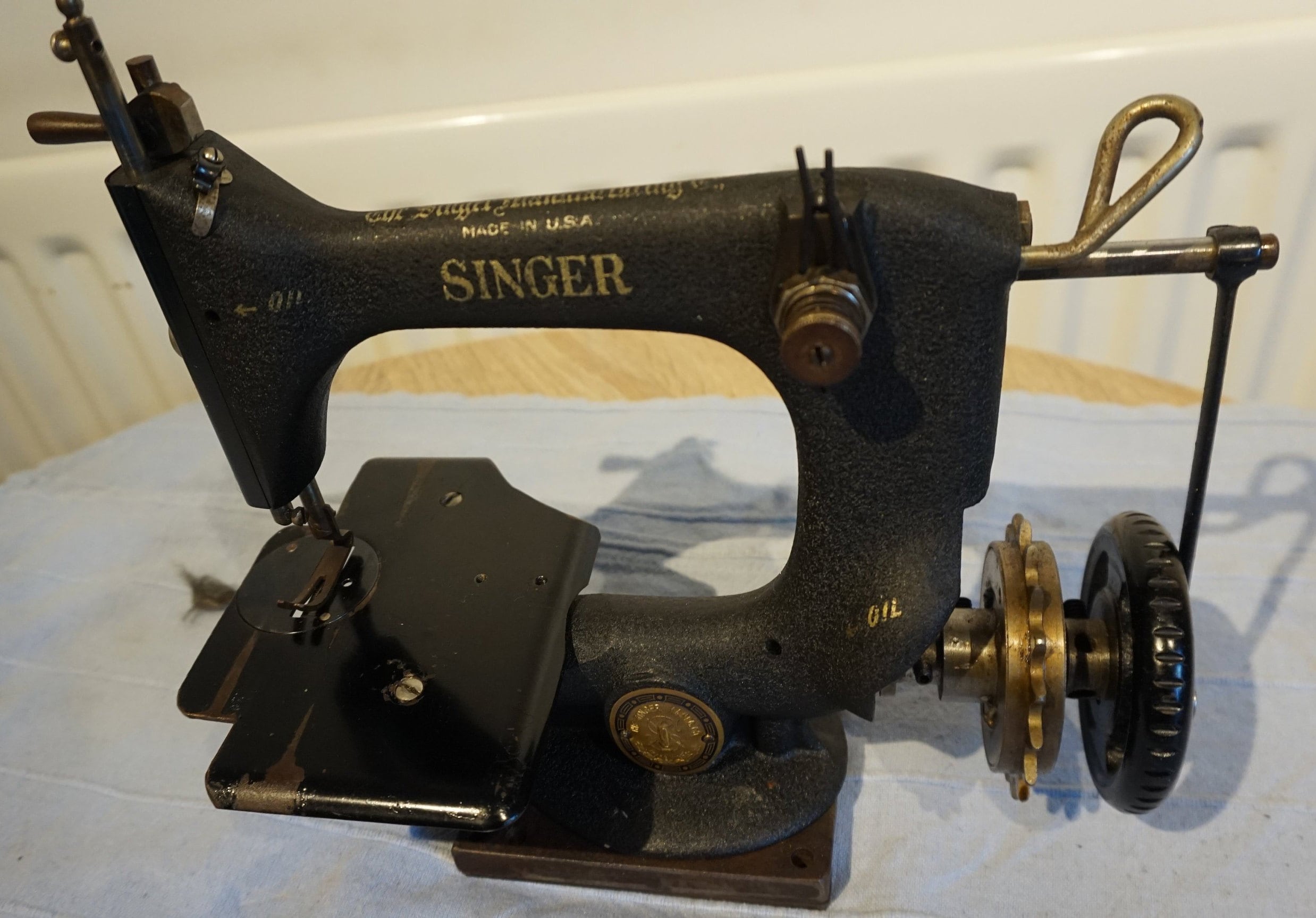 Rare Singer Model 24 Chain Stitch Small Sewing Machine For Sale at 1stDibs   singer chain stitch machine, singer sewing machine vintage, value of  antique singer sewing machine