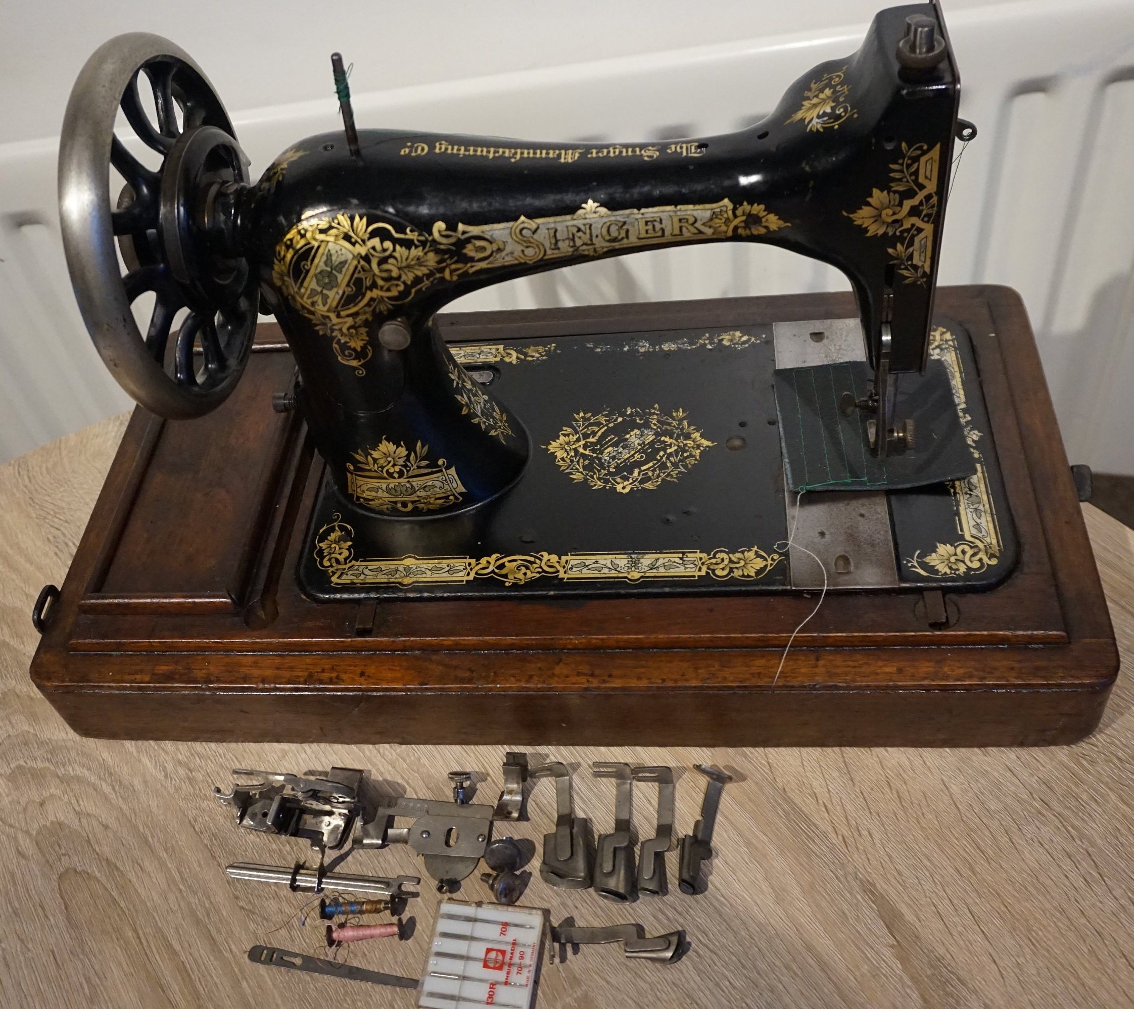 Mini Singer Sewing Machine Tan Hand Crank Great Britain Child Size Vintage