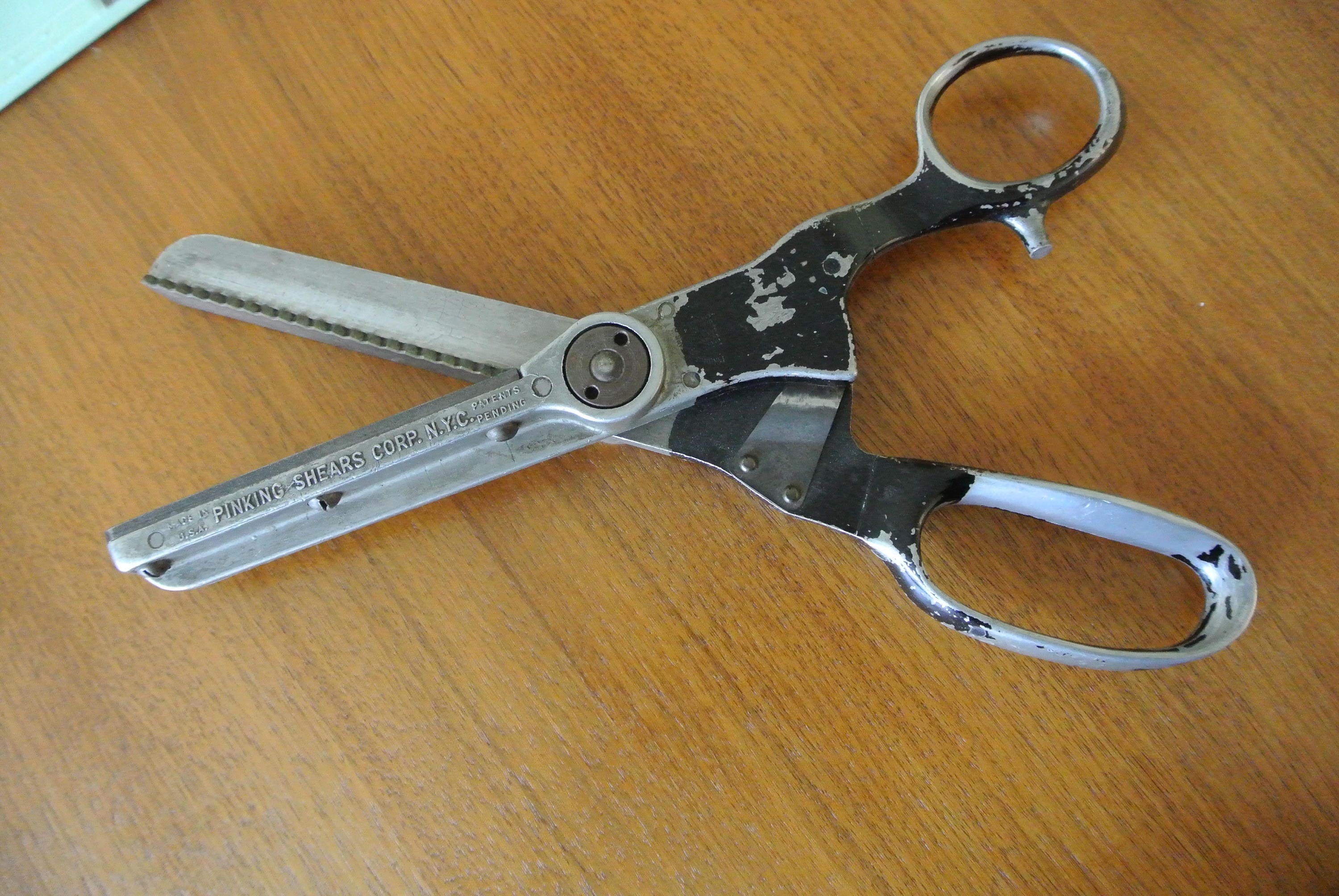 Vintage Large Pinking Shears/scissors CORP NYC Made in USA Pattents  1965443, 1970408, 1959190 