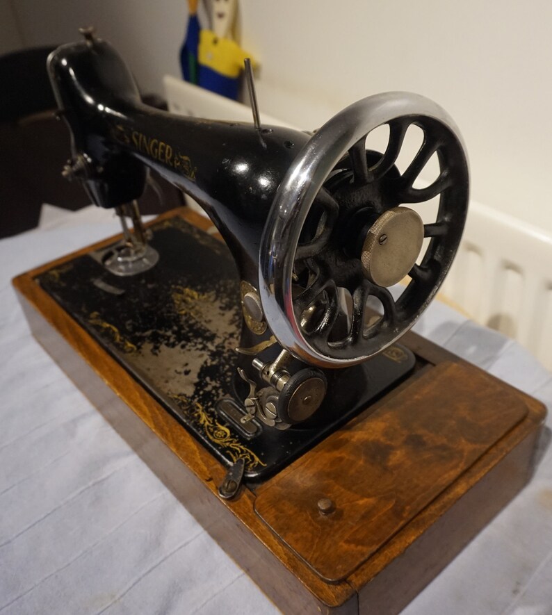 Decorative Art Vintage Fashion Singer 661 Vintage Sewing Machine