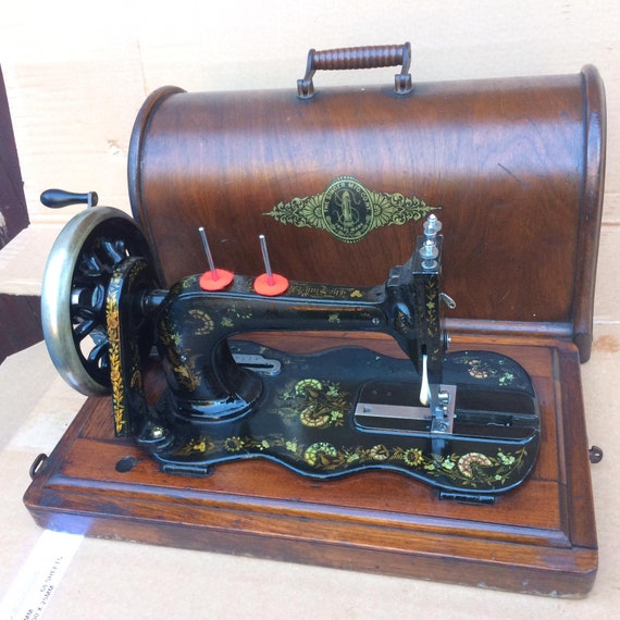 My antique Singer 15 sewing machine < with my hands - Dream