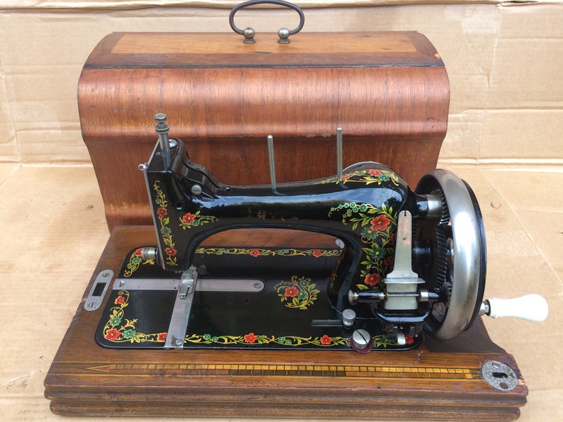 Antique Tryer Handcrank Sewing machine with porcelain handle, v Antique Tryer Handcrank Sewing machine with porcelain handle, v