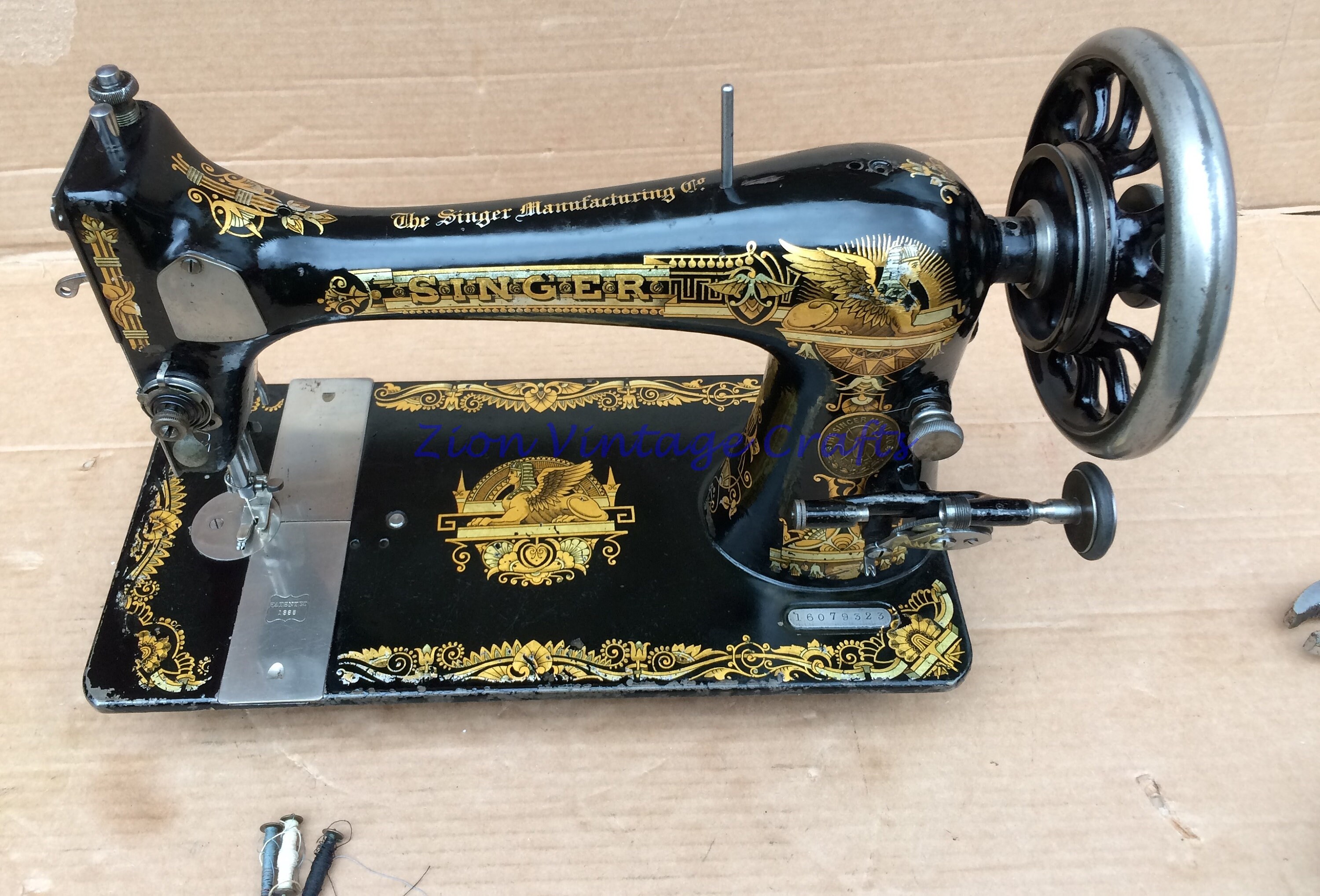 Singer 27 Treadle Sewing Machine - The Quilting Room with Mel