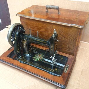 Beautiful Pfaff 50 Vintage Hand Crank Sewing Machine 