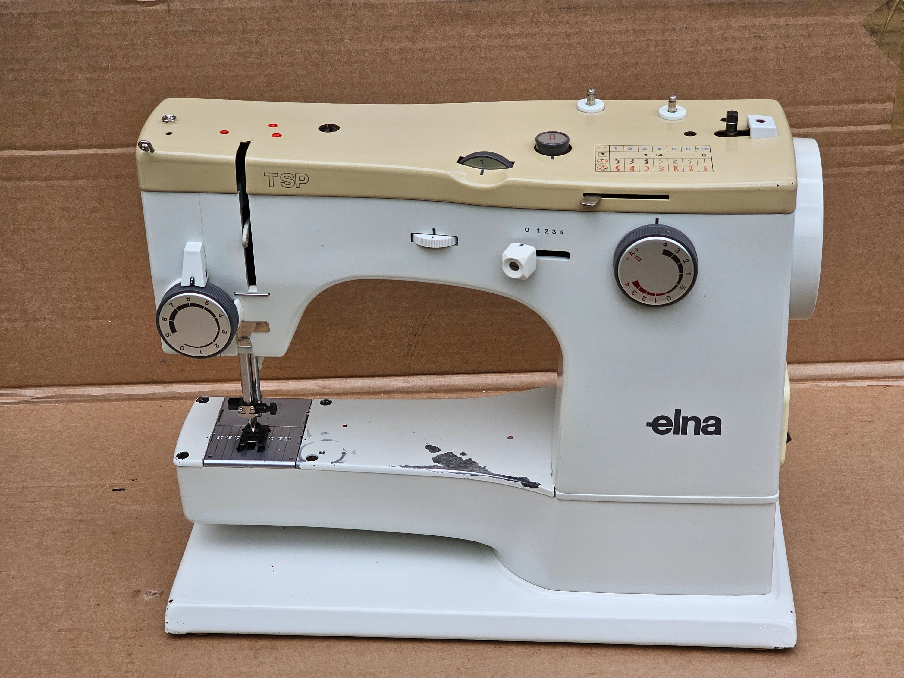 Elna Lotus Type 35 SP Review — Ashley and the Noisemakers