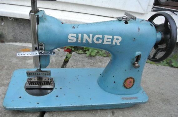 Singer Popular Hand Basic Sewing Machine at Rs 4000, Singer Sewing Machine  in Pune