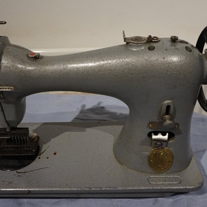 1919-1943 SINGER SEWING MACHINE