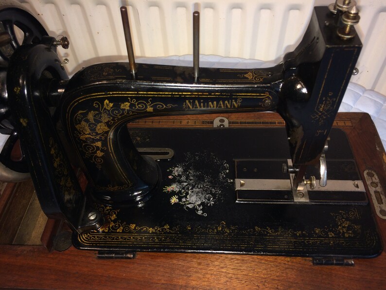 Antique Naumann Handcrank Sewing machine, vintage Home Decor, Vi Antique Naumann Handcrank Sewing machine, vintage Home Decor, Vi
