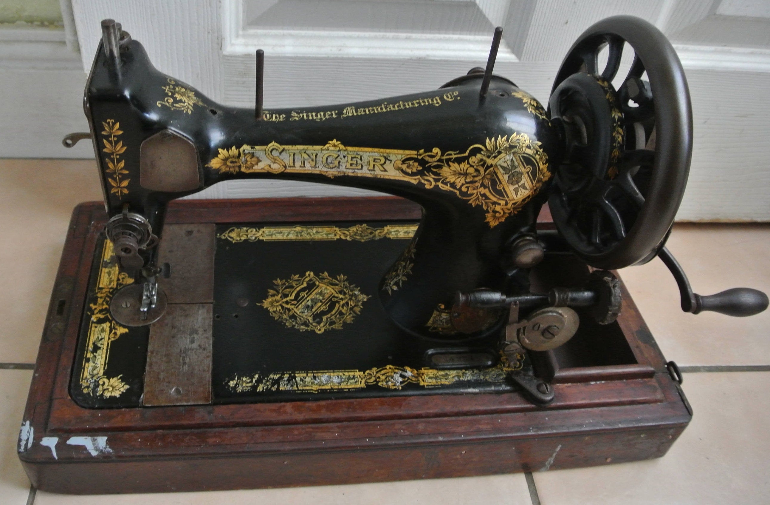 Singer 28K Handcrank Vintage Sewing Machine V493127 1908, Vintage Sewing  Machine, Sewing Machine, Antique Sewing Machine, 