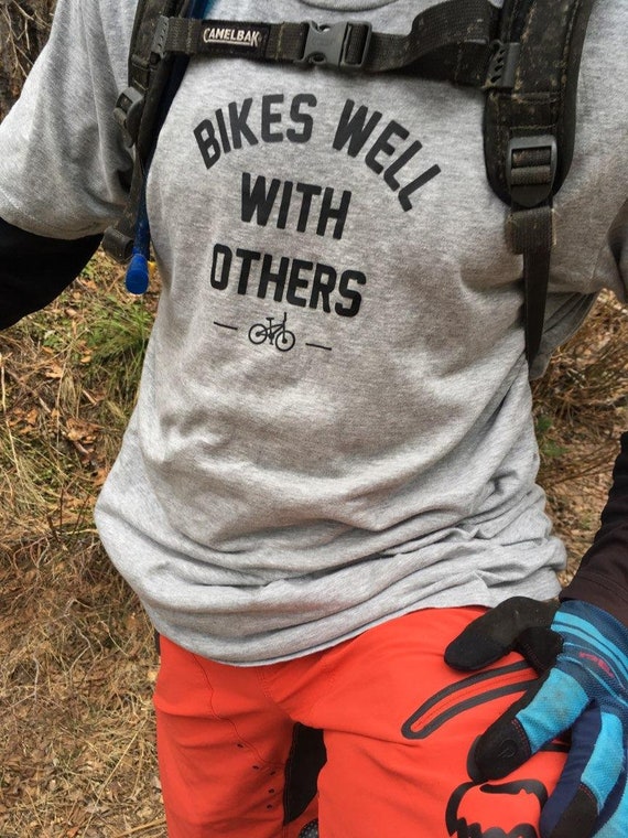 Maglietta Divertente Per Ciclisti - T-shirt Ironica Mountain Bike Con Stampa 'La Bici Sta Chiamando' - Foto 12