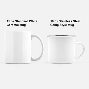 K&ouml;nnte beinhalten: Zwei wei&szlig;e Tassen vor wei&szlig;em Hintergrund. Die erste ist eine 312 g Standard-Keramiktasse. Die zweite ist eine 283 g Edelstahl-Camping-Tasse. Beide Tassen sind leer und bereit zur individuellen Gestaltung.