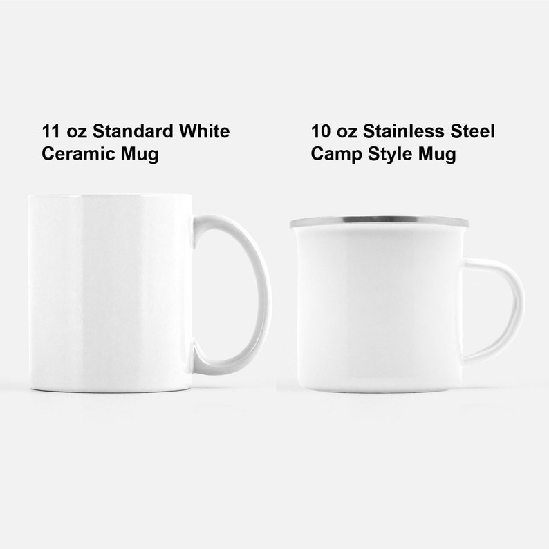 K&ouml;nnte beinhalten: Zwei wei&szlig;e Tassen vor wei&szlig;em Hintergrund. Die erste ist eine 312 g Standard-Keramiktasse. Die zweite ist eine 283 g Edelstahl-Camping-Tasse. Beide Tassen sind leer und bereit zur individuellen Gestaltung.