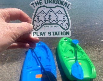 Original Play Station - rolig utomhusklistermärke, vandring, camping, skärmfri, koppla ur, natur, utomhus, Montana, äventyr