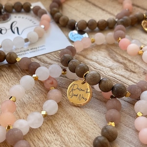 Armband för att förkunna de goda nyheterna: Aromaterapidiffusor i sandelträ, matta ädelstenar