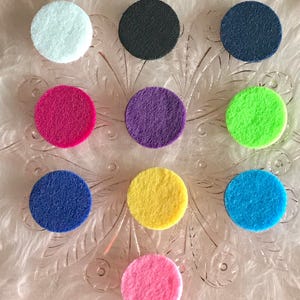 Coussinets en feutre pour médaillons de diffuseur ~ Coussinets en feutre de 22,5 mm ~ Coussinets de diffuseur pour voiture ~ Coussinets en feutre colorés ~ Coussinet de diffuseur pour médaillon ~ Convient à un médaillon de 30 mm