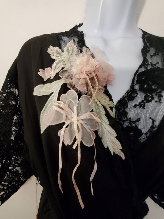 Cinzia  short wrap robe Lace w Floral Appliques N… - image 4
