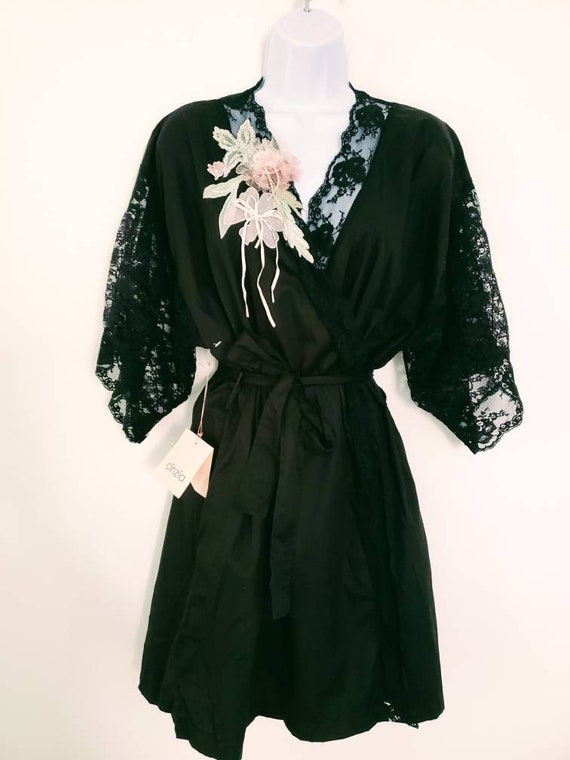 Cinzia  short wrap robe Lace w Floral Appliques N… - image 3