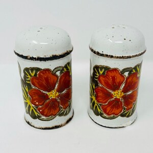 Mid-Century FLORAL Salt and Pepper Shakers - Speckled Salt & Pepper Shaker Set - Thanksgiving Table - Harvest Home - MCM - Vintage Shakers
