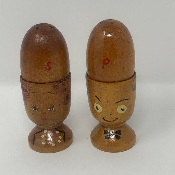 Wooden Chef Salt and Pepper Shakers - Vintage Mr. and Mrs. Salt and Pepper Shakers - Vintage Salt and Peppy - Egg Head Shakers