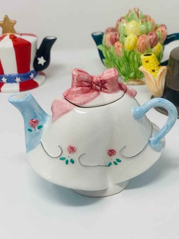 Vintage Collectable mini teapots set
