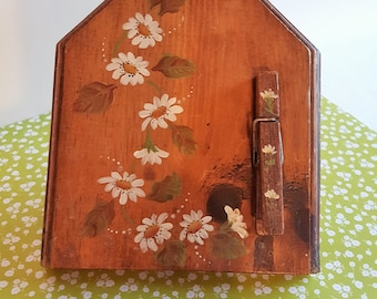 Vintage 1970s Wooden Recipe Holder! Made in USA!! Folkart/Tole Painted! Great Detail! So Retro!!