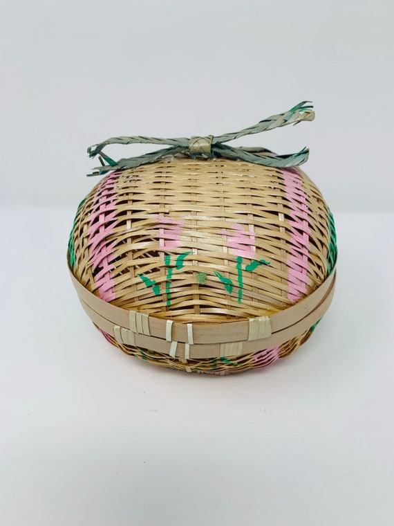 Vintage Chicken Decor Basket/ Unique Wicker Egg Basket/ 1970s Retro Decor/  Vintage Easter Baskets/ Two Baskets read Listing Re Shipping -   Australia
