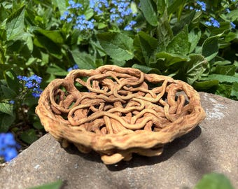 Small ceramic fruit dish, decorative bowl, woven bowl