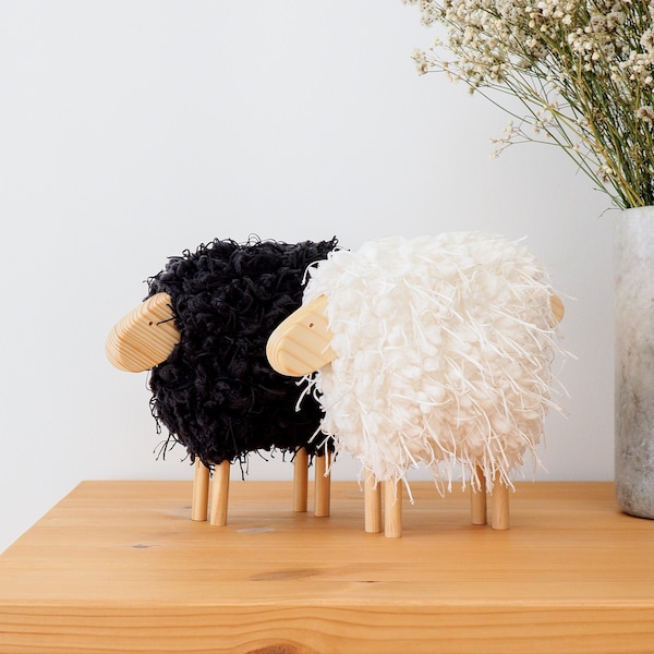 Mouton noir, décor de pépinière naturel, décor nordique pour bébé, cadeau pour bébé