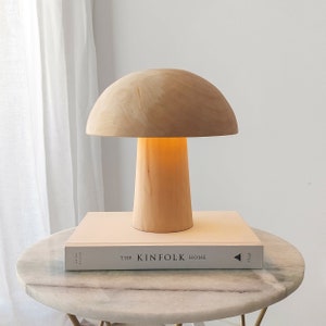 Lampada da tavolo in legno, lampada a fungo, lampada da scrivania della metà del secolo, Wabi Sabi, scultura in legno fatta a mano