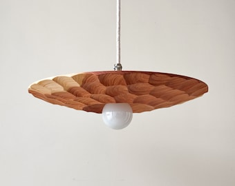 Éclairage suspendu en bois de cèdre naturel, lampe de plafond de sculpture, lumière suspendue, lustre moderne naturel, fait à la main, Japandi, design minimal