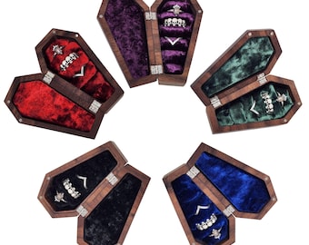 Walnut Coffin Ring Box: Velvety Interior, Magnetic Closure