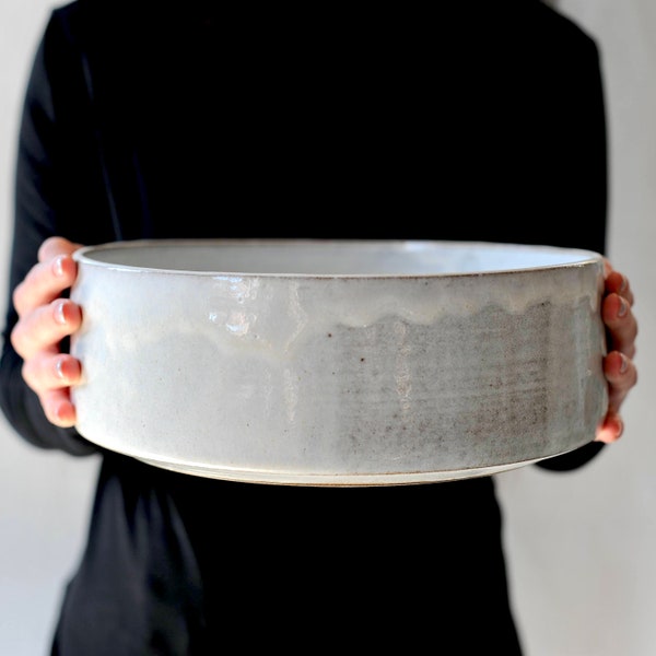 Rustic white ceramic serving bowl, ceramic baking bowl 26 x 7 cm