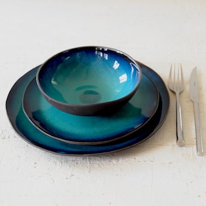 Ceramic plates set, 3 blue pieces