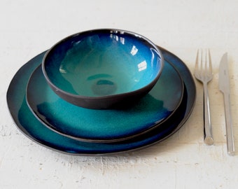 Ceramic plates set, 3 blue pieces