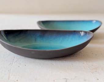 Ceramic oval bowls set of 2 different size in blue and black